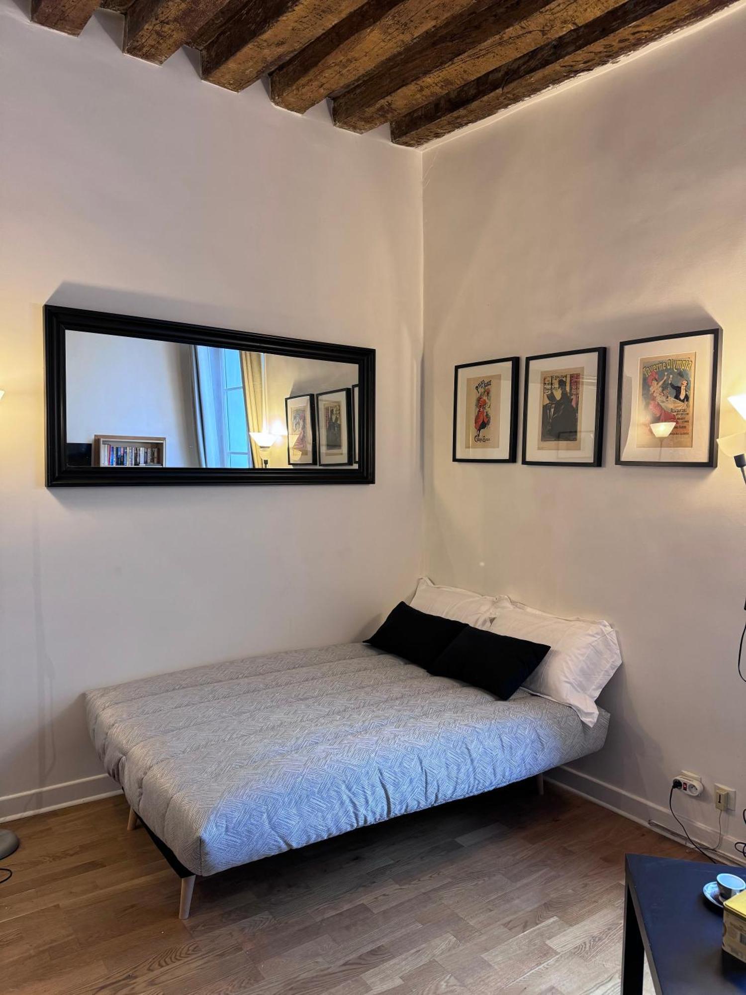 Appartement Typique Parisien Au Coeur Du Marais Exterior foto